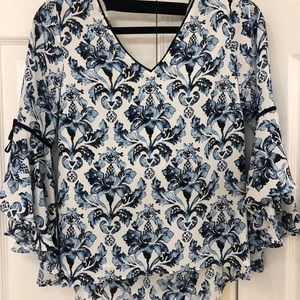 Gorgeous top goes well with jeans.